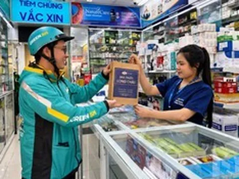 Green SM và Long Châu triển khai giao hàng bằng xe máy điện tại hơn 1.500 nhà thuốc