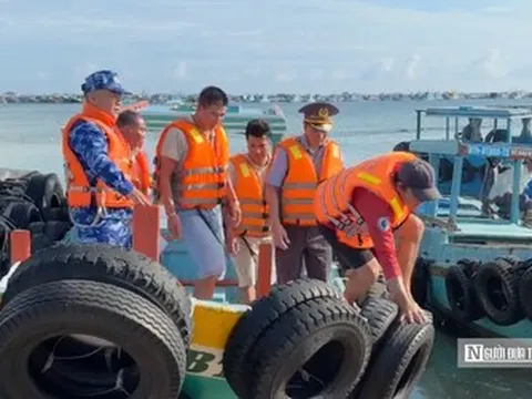 Thuyền trưởng kể lại giờ phút 21 ngư dân "nín thở" giữa biển động