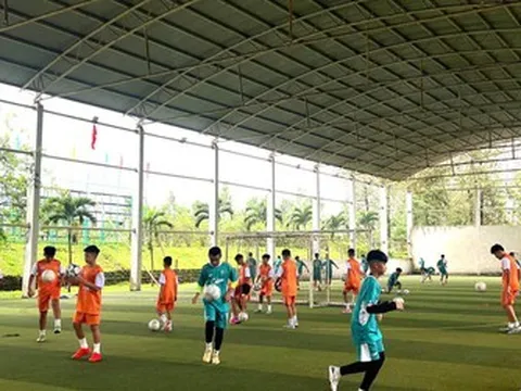 Tân binh Khóa 4 nô nức ngày nhập học, sẵn sàng chinh phục giấc mơ sân cỏ