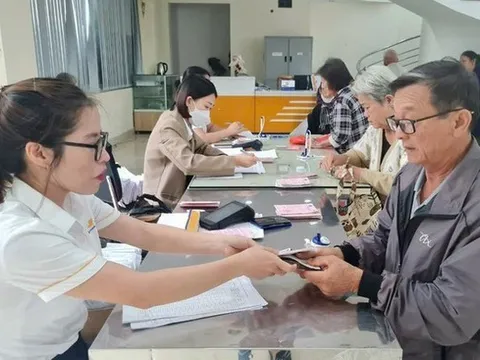 Đến tuổi nghỉ hưu nhưng chưa đóng đủ 15 năm BHXH, có phải chỉ còn cách nhận BHXH một lần?