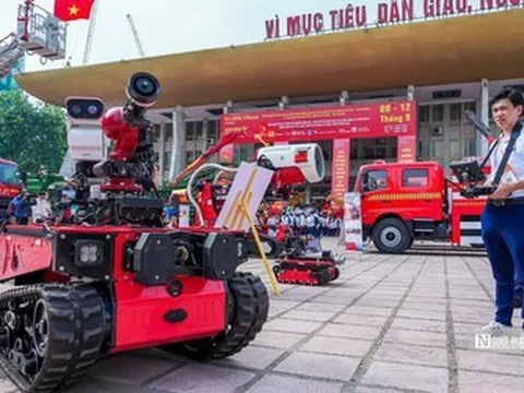 Học sinh Hà Nội háo hức trải nghiệm các công nghệ phòng cháy chữa cháy