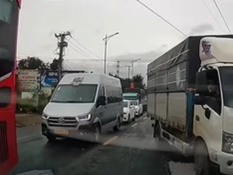 Vượt ẩu bị người dân phản ánh, tài xế ô tô nhận phạt 4 - 6 triệu đồng