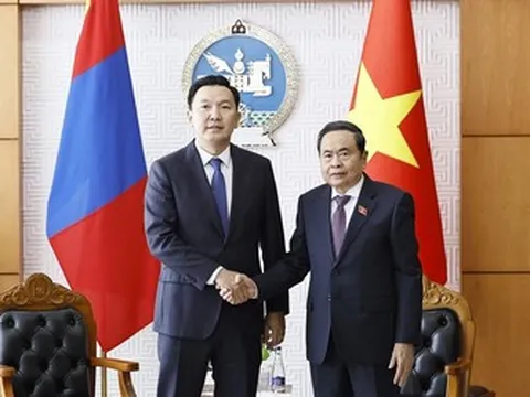 Chủ tịch Quốc hội Trần Thanh Mẫn hội kiến Thủ tướng Mông Cổ Nyam-Osor Uchral