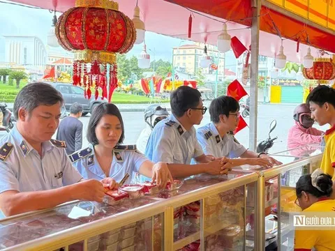 Bánh Trung thu vào mùa, Lâm Đồng tăng kiểm tra từ phố đến “chợ mạng”
