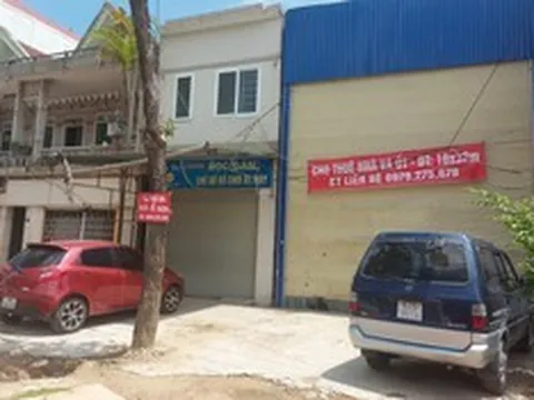 Nhiều mặt bằng trên “đất vàng” ế khách thuê