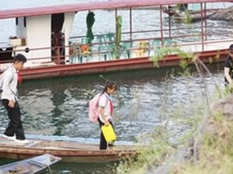 Không để học sinh phải nghỉ học, bỏ học vì điều kiện giao thông, đi lại khó khăn