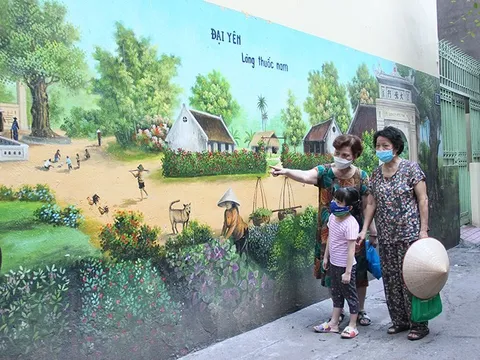 Tranh bích họa ở Hà Nội - “Tấm áo mới” nhiều trăn trở