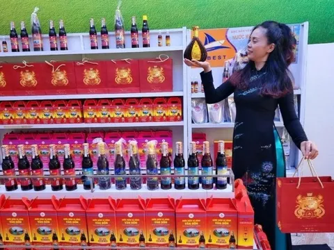 'Nước mắm sá sùng Vân Đồn': Món quà Tết đậm chất truyền thống