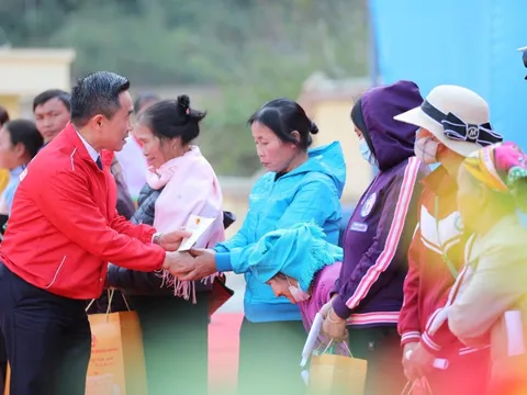 "Tết đồng bào 2023" - Mang tết ấm cho người dân vùng sâu, vùng xa"