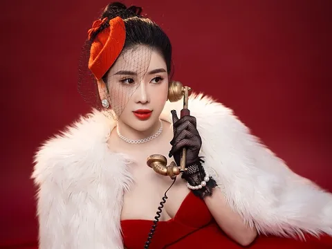 "Hoa hậu Trịnh Thanh Hồng tung bộ ảnh rực rỡ dịp Valentine", nhan sắc khiến fan đốn tim