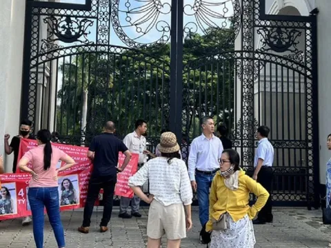Trường quốc tế huy động vốn từ phụ huynh: Lợi ích ngầm phía sau "cái bắt tay" tiền tỷ