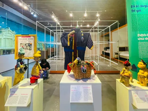 Trưng bày chuyên đề “Dương Văn Học - Người kể chuyện bằng rối”