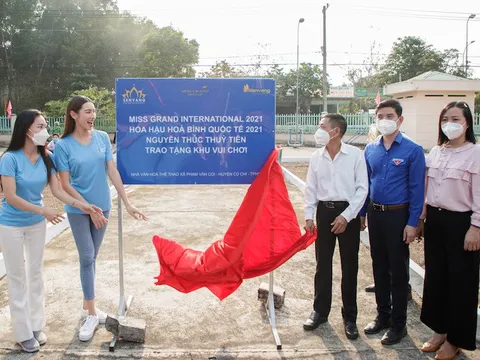 Cận Tết, Hoa hậu Thùy Tiên trao tặng khu vui chơi cho trẻ em tại Củ Chi