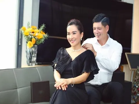 Nam diễn viên Bình Minh tặng quà Valentine sớm cho vợ hơn 4 tuổi