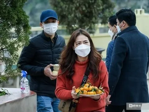 Du khách đổ về lễ đền Chúa Thác Bờ ngày rằm tháng Giêng