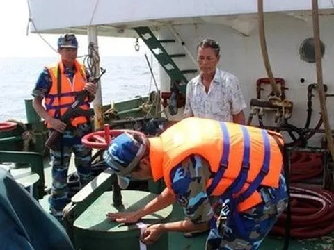 Giá xăng tăng cao, hải quan siết chặt công tác chống buôn lậu xăng dầu