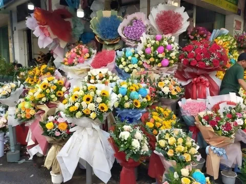 Hoa tươi tăng giá ngày lễ, khách hàng có xu hướng mua phân khúc giá rẻ