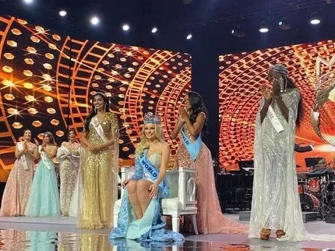 Khoảnh khắc "Búp bê Barbie" của Ba Lan đăng quang Miss World 2021