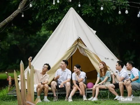 Hà Nội: Người dân đổ về bãi giữa sông Hồng dịp cuối tuần