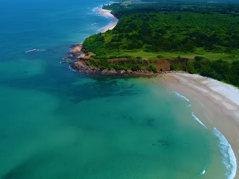 Bãi biển Mũi Trèo – Nơi ‘gặp gỡ’ giữa rừng và biển