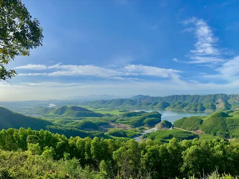 Hòn Vượn điểm ‘săn mây’ tuyệt đẹp giữa lòng Cố đô Huế