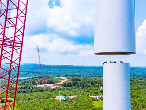 Thi công nhà máy điện gió 'lớn nhất' Việt Nam