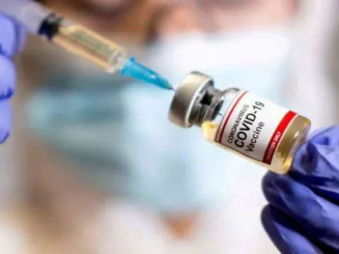 Kinh tế thế giới 'bốc hơi' hơn 2.300 tỷ USD do chậm tiêm vắc-xin