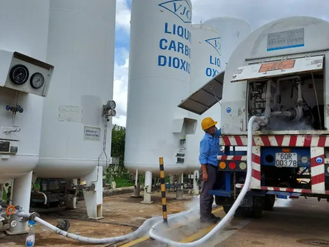 Bộ Y tế đề nghị ưu tiên ‘đặc biệt’ cho vận chuyển oxy y tế