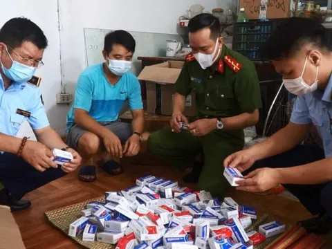 Hà Nội: Tạm giữ hàng trăm hộp thuốc điều trị Covid-19 nhập lậu