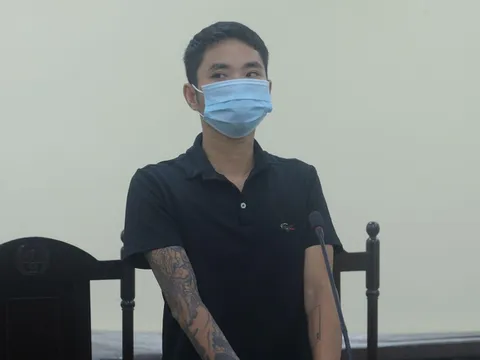 Túm tóc thành viên tổ công tác tại chốt kiểm soát, lĩnh án 12 tháng tù