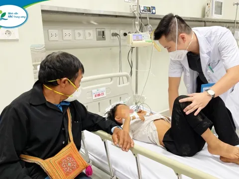 Cảnh báo nhiều trẻ ngộ độc nặng do ăn quả hồng trâu